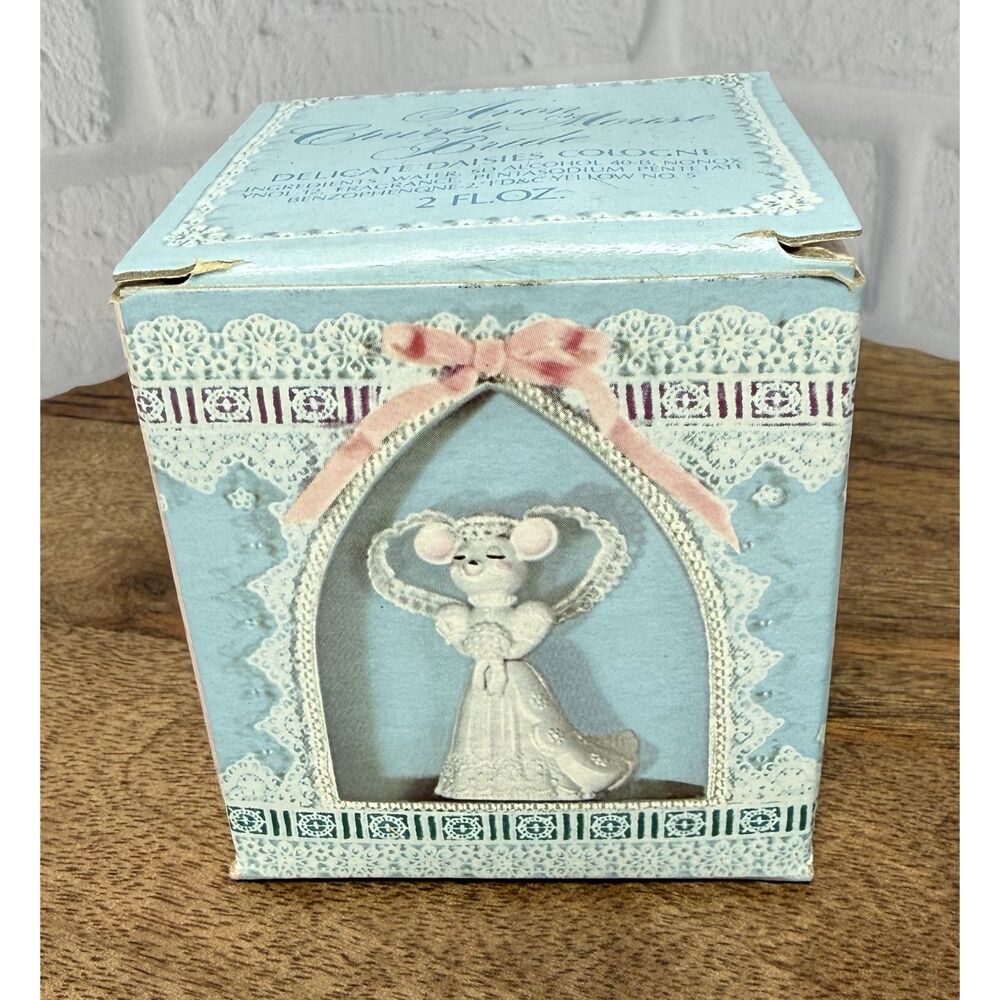 NEW Old Stock Vintage Avon Church Mouse Bride Delicate daisies cologne 2 oz.